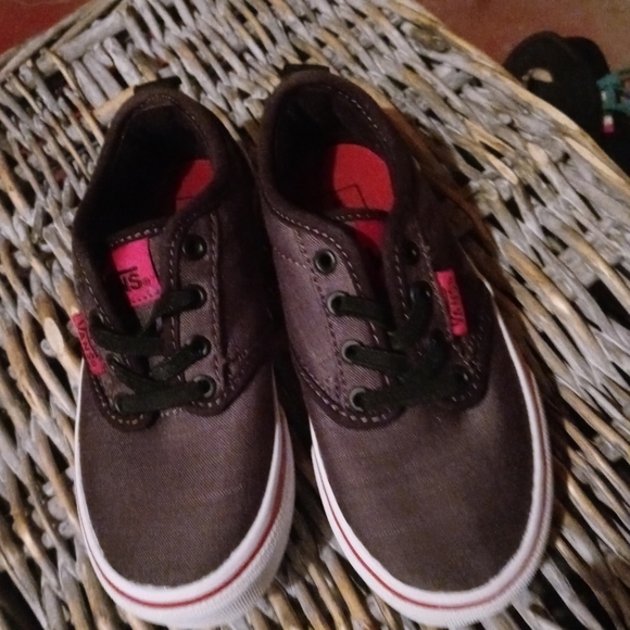Toddler boys vans Gray, black and red sz 10 - Picture 3 of 4